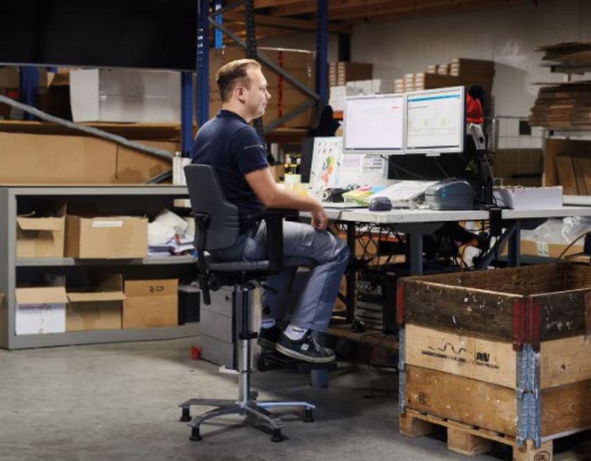 Werkstoelen en krukken