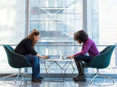 Minder (rug)klachten dankzij een ergonomische bureaustoel Minder (rug)klachten dankzij een ergonomische bureaustoel