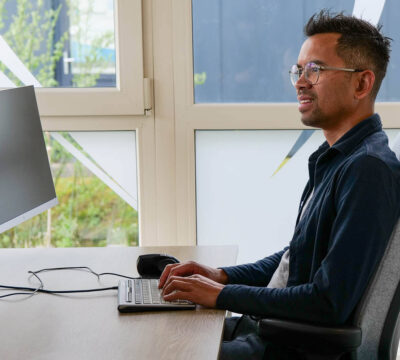 Afbeelding van een kort bureau