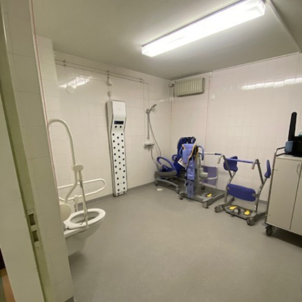 Body Dryer in doucheruimte van zorginstelling