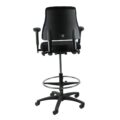Ergonomische baliestoel BMA Axia met voetsteun en armleuningen, voor optimaal zitcomfort.