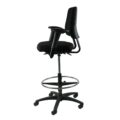 Zijaanzicht van de ergonomische BMA Axia baliestoel met armleuningen en voetsteun.