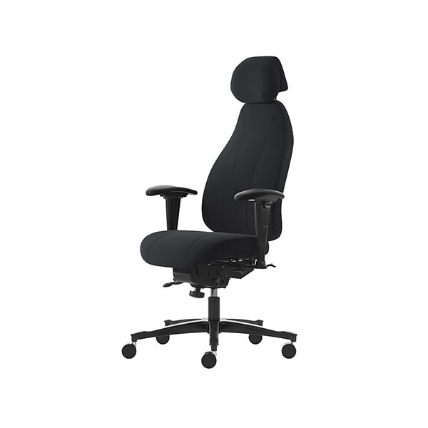 Vooraanzicht van de ergonomische Malmstolen Classic 4000 bureaustoel. De stoel heeft een verstelbare hoofdsteun, armleuningen en een robuust onderstel voor optimaal zitcomfort.