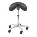 Rugaanzicht van de Score Jumper ergonomische zadelkruk met brede zadelzitting en verchroomd onderstel